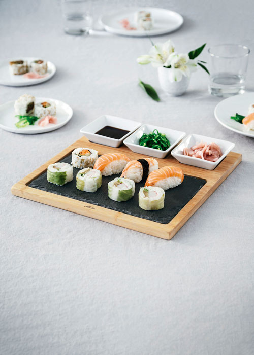 Tabla de pizarra y bambú con cuencos de Lacor
