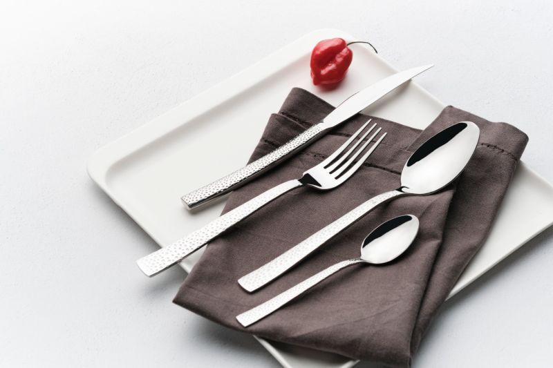 Estuche 24 piezas cubertería HIDRAULIC de Comas